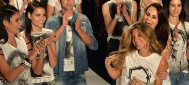 Supermodel Gisele Bundchen makes teary last catwalk turn