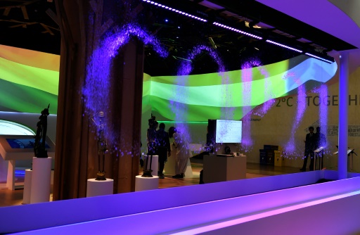 Ministers tackle flashpoints in race for climate deal