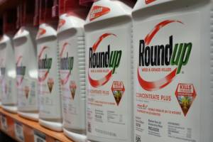 Monsanto ordered to pay $2 bn in new Roundup trial.jpg
