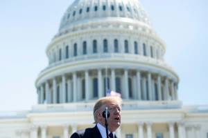 Trump ramps up battle against Chinese telecom giant Huawei.jpg