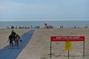 US virus cases smash daily record as global infections soar.jpg