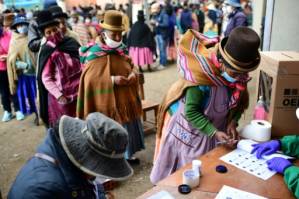 Bolivia electoral chief praises.jpg