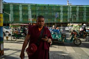 Lhasa building boom heightens divisions in Tibet.jpg