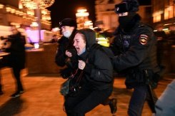 Thousands in Russia protest Ukraine war, hundreds detained.jpg