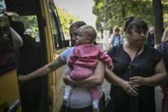 Ukrainian forces 'holding on' in key Donbas battles