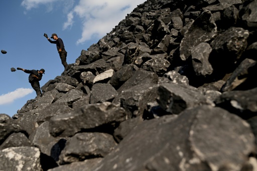 Fossil fuel reserves contain 3.5 tn tonnes of CO2: database