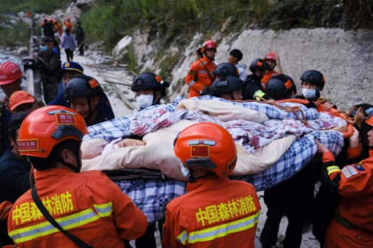 Rescuers scour for survivors after dozens killed in China quake.jpg