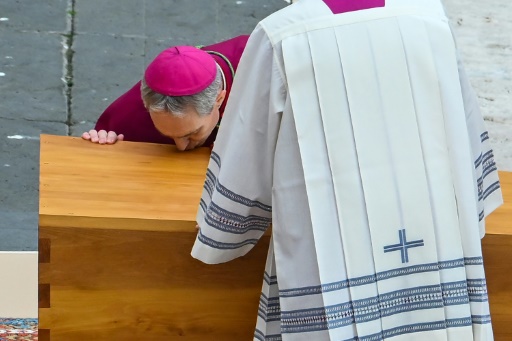 Benedict's confidant spills beans on two-popes tension