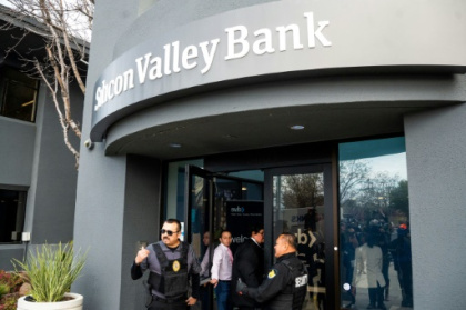 Why didn't US bank regulators see it coming.jpg