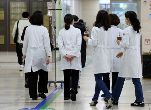 S. Korean government orders doctors back to hospitals