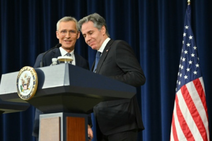 Meeting NATO, Blinken warns Ukraine gains in doubt if no US aid.jpg