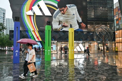 China posts disappointing growth as officials hold key meeting