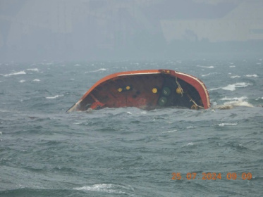 Philippine tanker carrying 1.4 mln litres of oil capsizes off Manila.jpg