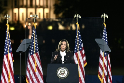 Harris urges US to turn page on Trump 'chaos' in mass White House rally.jpg