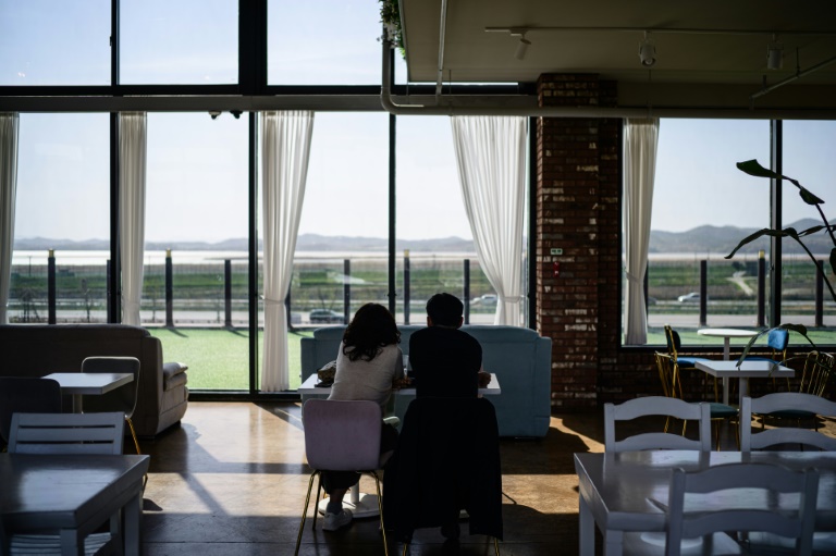 Bunker-cafe on Korean border paints image of peace