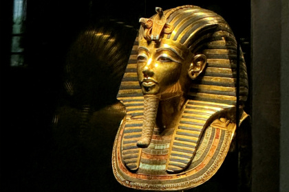 The golden funerary mask of King Tutankhamun is displayed at the Egyptian Museum in Cairo - Khaled DESOUKI (AFP)