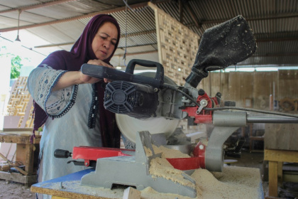 A woman works at a carpentry workshop in Karimabad, in the Hunza district of Pakistan's Gilgit-Baltistan region - Manzoor BALTI (AFP)