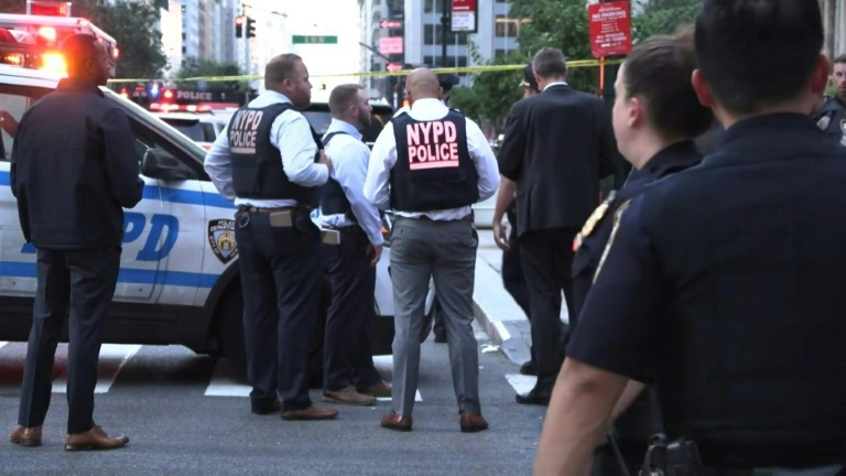 Five dead including gunman in New York office shooting spree