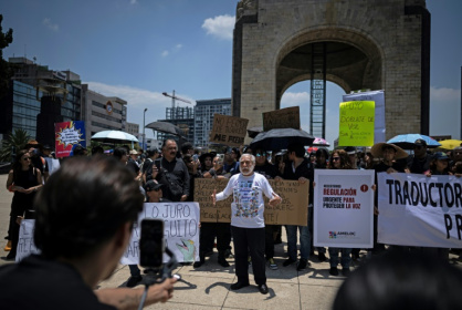 Voice actors demonstrate in Mexico City demanding regulation of artificial intelligence in their industry - Carl de Souza (AFP)