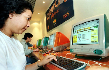 Once upon a time: Logging on to AOL at a Sao Paulo cybercafe in 1999 - MARIE HIPPENMEYER (AFP)