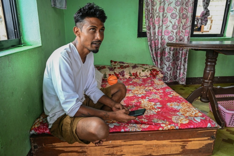 'Nothing here': Lack of jobs forces young Nepalis abroad
