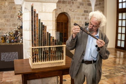 A man inspects a piece of the functioning replica from the oldest organ in Christendom, during the instrument's unveiling at the Saint Saviour's Monastery in the old city of Jerusalem - JOHN WESSELS (AFP)