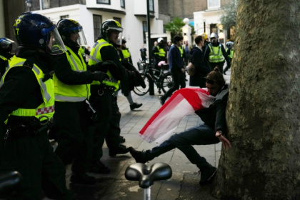 Police battled supporters of  British far-right activist Tommy Robinson in London on Saturday - CARLOS JASSO (AFP)