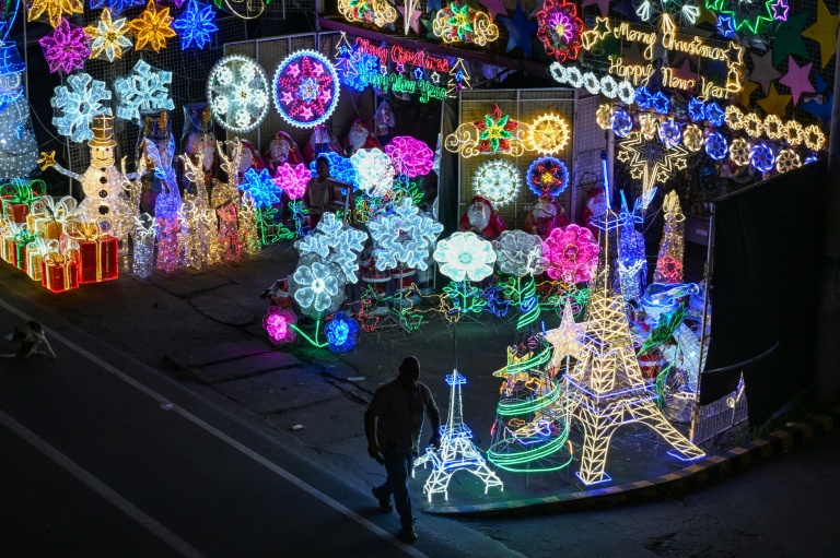 Giant lanterns light up Christmas in Catholic Philippines