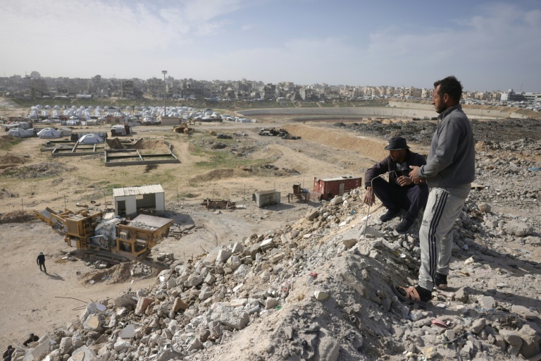 Trapped under Israeli bombardment, Gazans fear the 'new border'
