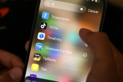 Facebook, Instagram, YouTube, TikTok, Snapchat and Reddit are forbidden from creating or keeping accounts belonging to users in Australia under 16 - Janis LATVELS (AFP)