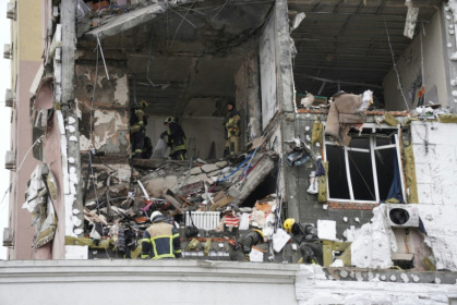 A Russian drone and missile barrage on Kyiv and its suburbs on December 27 killed two, wounded two dozen and cut off heating and electricity for hundreds of thousands of people left in freezing temperatures - Serhii Okunev (AFP)