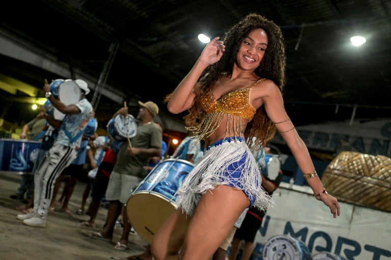 Dreaming of glory at Rio's carnival, far from elite parades