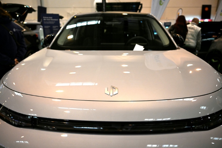 Selling factories to Chinese partners: risky road for European carmakers