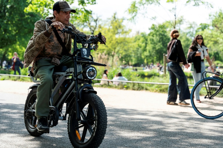 'Extremely dangerous': Cycle-mad Amsterdam slams brakes on 'fatbikes'