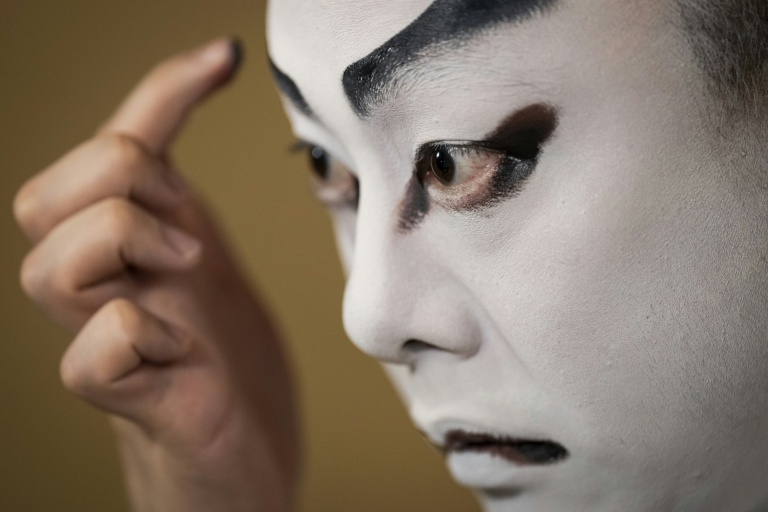 'Dancing in their hands': Japan wig masters set stage alive