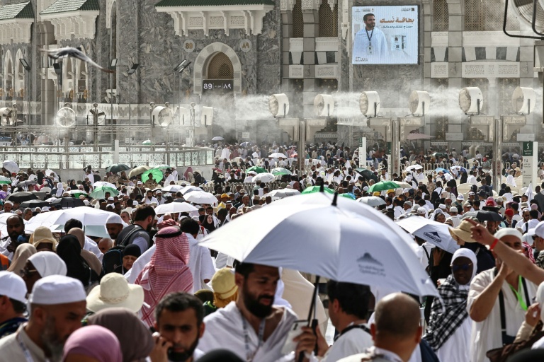 Pilgrims kick off hajj as Mideast peace deal hangs in the balance