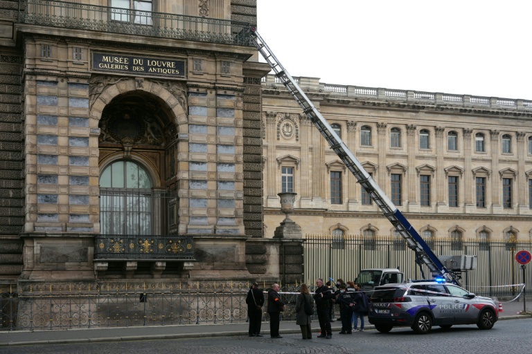 Louvre heist to be turned into film