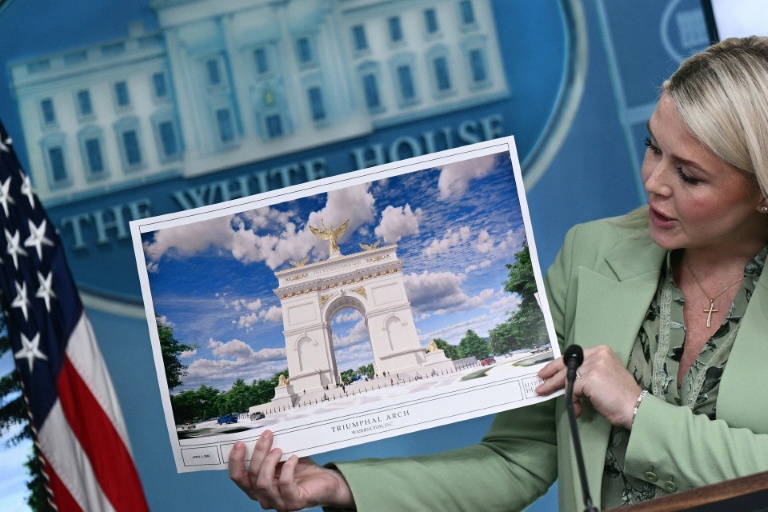 Trump's big arch approved by ally-controlled board