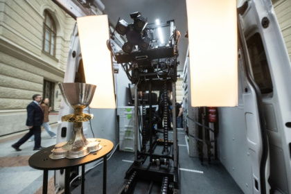 The Archa III robot can also scan artifacts inside museums or outdoors - Michal Cizek (AFP)