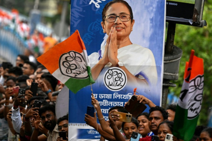 Supporters of the All India Trinamool Congress party attend a rally of Chief Minister of West Bengal Mamata Banerjee on April 27, 2026 - Dibyangshu SARKAR (AFP)