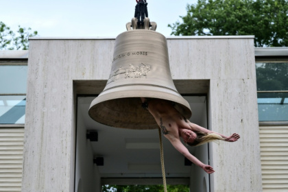 A dancer performed in the 'Seaworld Venice' by Austrian artist and choreographer Florentina Holzinger - MARCO BERTORELLO (AFP)
