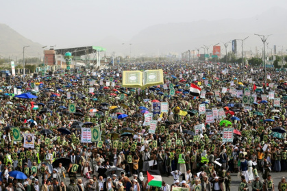 Supporters of the Iran-backed Houthi movement rally in solidarity with Lebanon in Sanaa - Mohammed HUWAIS (AFP)
