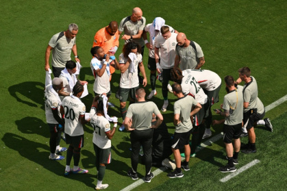 Chelsea players during a hydration break at last year's Club World Cup in the United States - David Ramos (AFP)