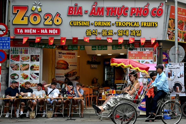 Hanoi curbs kerb culture as city clamps down on pavement vendors