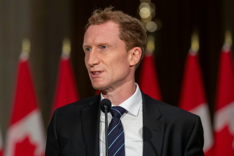 Canada moves to ban under-16s from social media, regulate AI