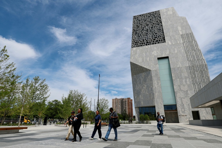 Obama's 'Star Wars' center touts his legacy