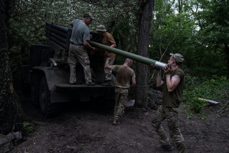 Ukraine offers lucrative fixed-term army contracts to woo recruits