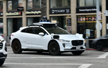 A Waymo self-driving taxi on Hollywood Boulevard in Los Angeles - Frederic J. BROWN (AFP)