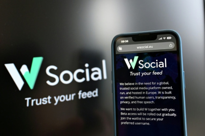 Social network W will become available initially by invitation in the coming days - Nicolas TUCAT (AFP)