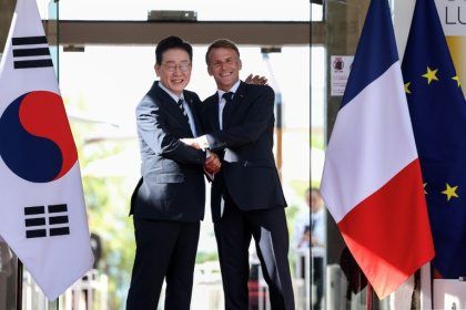 Warning of the dangers of AI, Lee said: 'The audiovisual industry must be rooted in human creativity and ... human emotions.' - Valery HACHE (AFP)